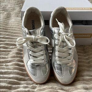 Cushionaire Women's Silver/ white Sneakers size 8 worn 1 time